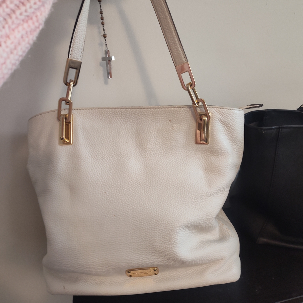 Michael Kors White Shoulder Bag with Gold Accents